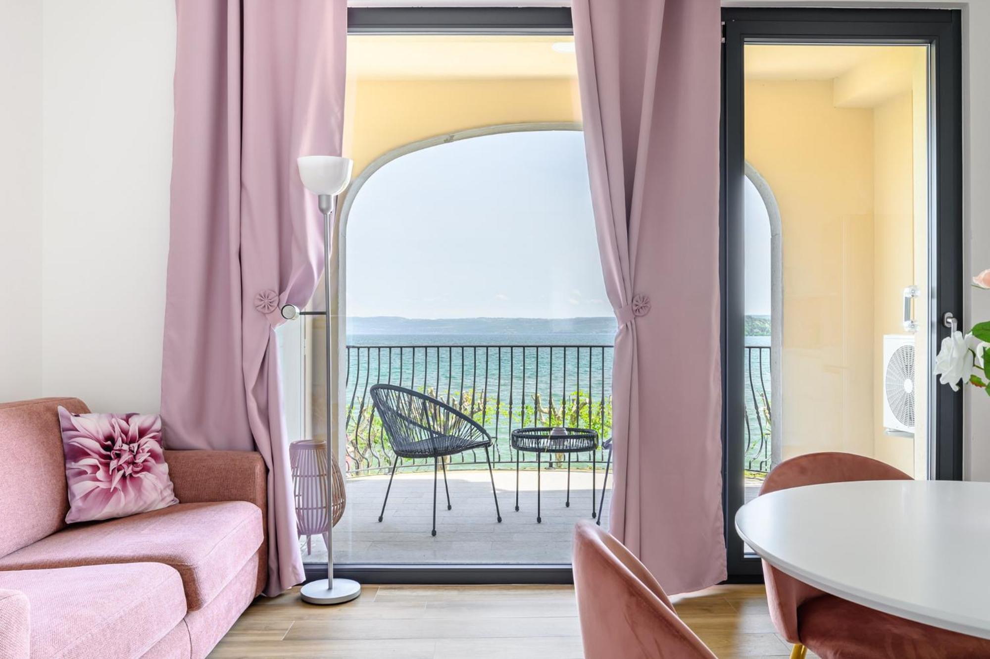 Casa Vacanze Maddalena - Palazzetto Sul Lago - Diamante Rosa Марта Номер фото