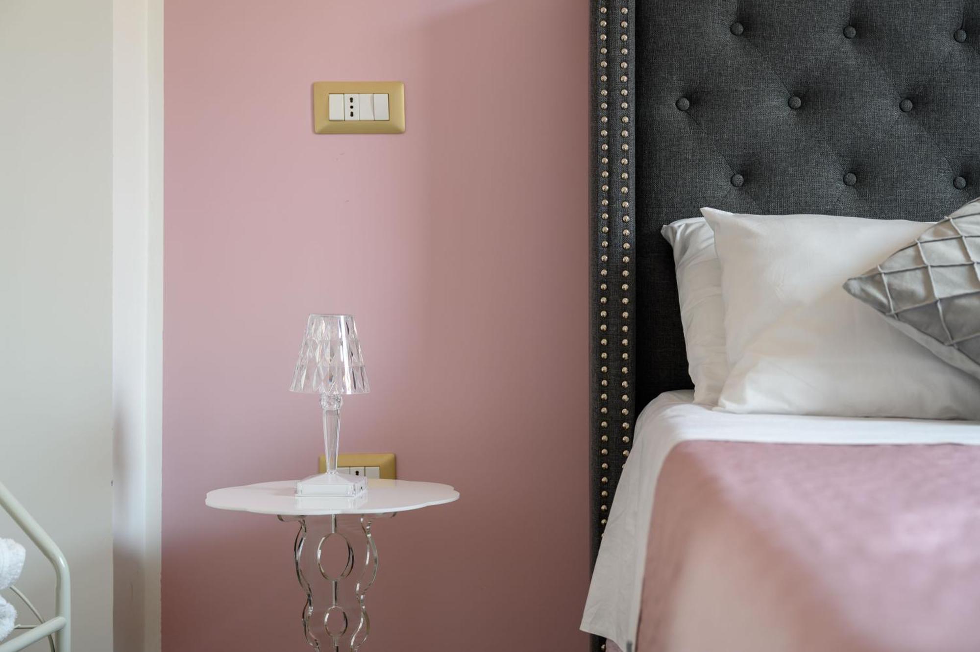 Casa Vacanze Maddalena - Palazzetto Sul Lago - Diamante Rosa Марта Экстерьер фото