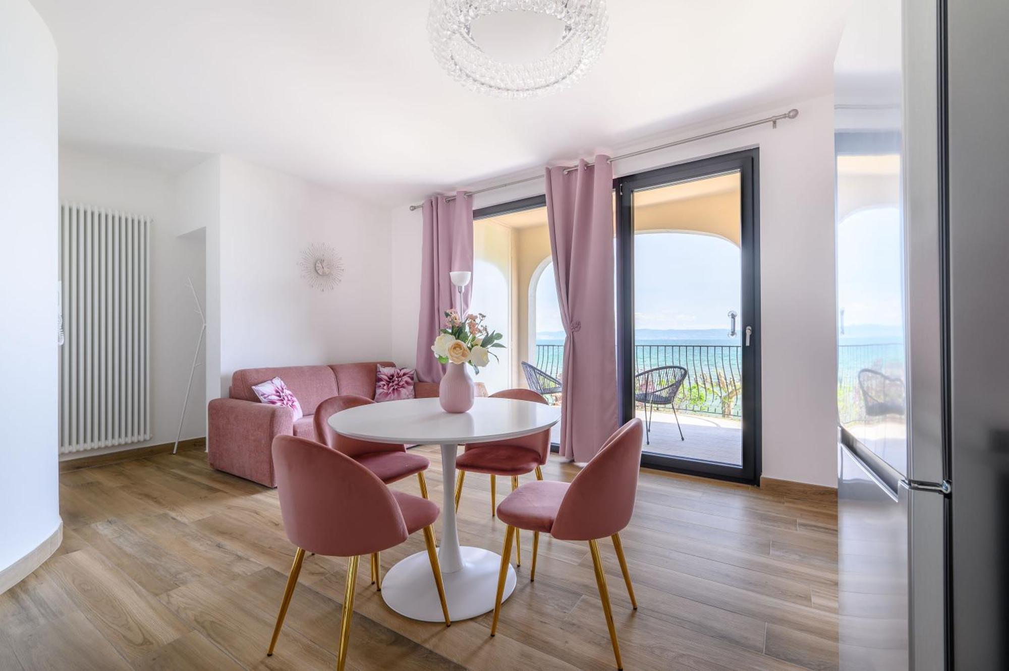 Casa Vacanze Maddalena - Palazzetto Sul Lago - Diamante Rosa Марта Экстерьер фото