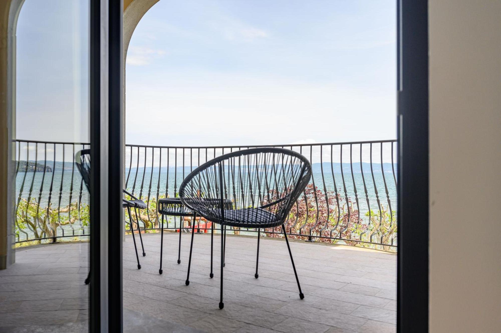 Casa Vacanze Maddalena - Palazzetto Sul Lago - Diamante Rosa Марта Экстерьер фото